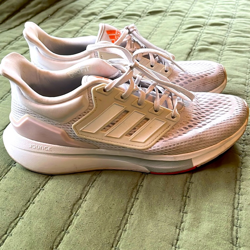 Women’s Adidas Bounce Geofit Sneakers